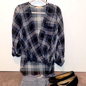 Size Medium Peyton Jensen sheer crossover professional flowy silk plaid top